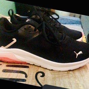 NWOT Puma Black/White/Pink Lace-Up SoftFoam Running Shoes • Size 8.5 • NEW!